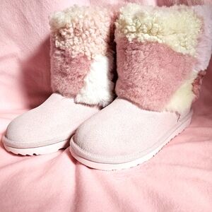 Pink furry uggs New w/o box